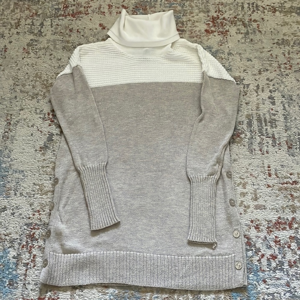 Tahari women’s turtleneck sweater